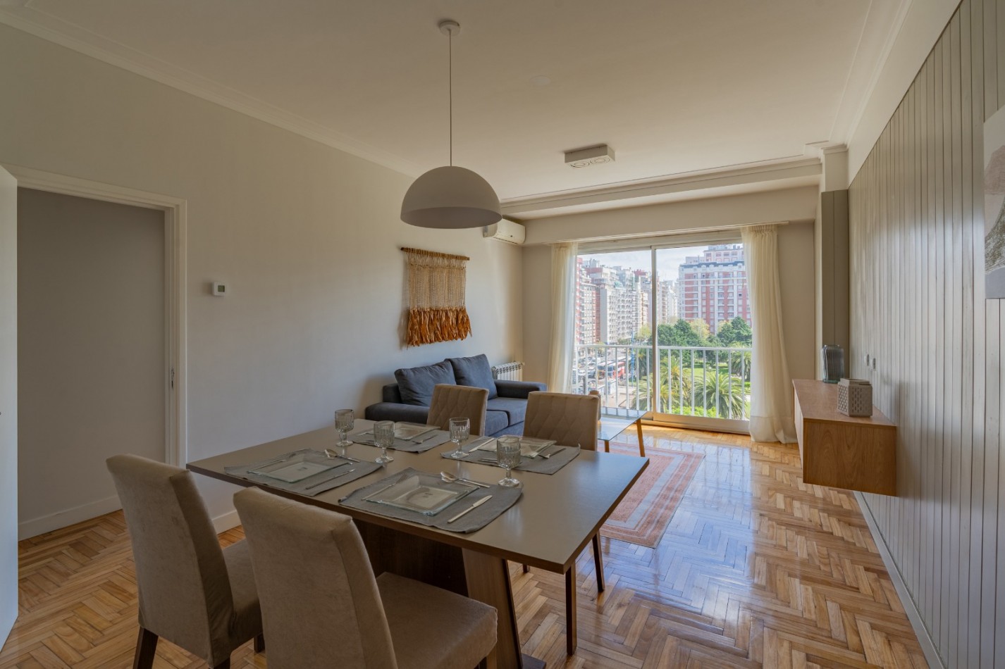 DEPARTAMENTO 3 AMB A LA CALLE CON BALCON FRANCES Y VISTA A PLAZA COLON