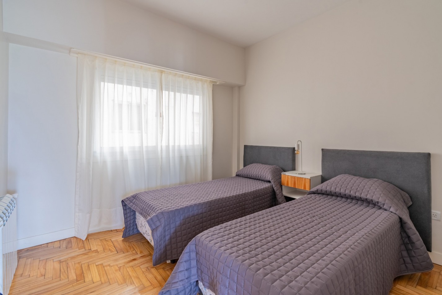 DEPARTAMENTO 3 AMB A LA CALLE CON BALCON FRANCES Y VISTA A PLAZA COLON