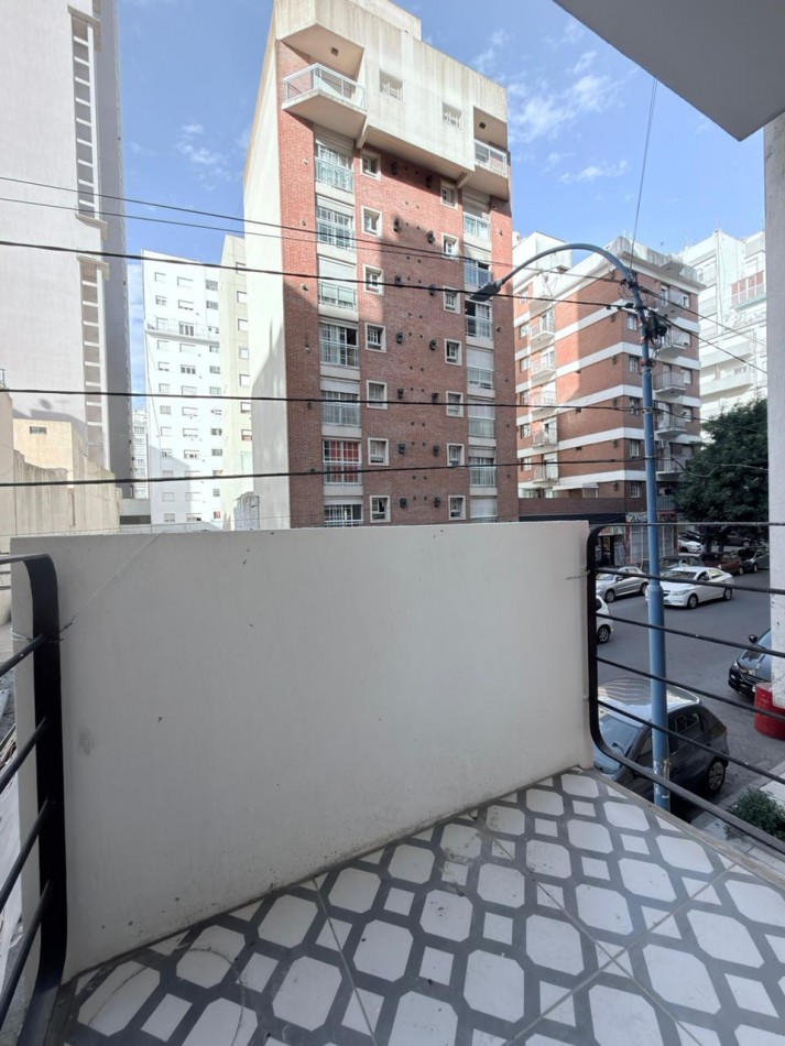 DEPARTAMENTO DE 2 AMBIENTES CON BALCON A LA CALLE TODO ELECTRICO EN ALDREY