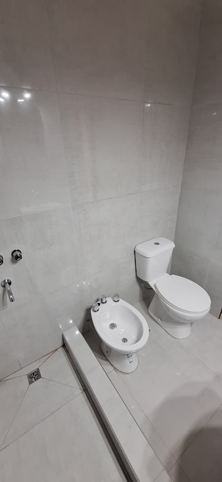 CASA 3 AMBIENTES RECICLADA EN EL BARRIO PARQUE LURO. A MEDIA CUADRA DE AV. TEJEDOR