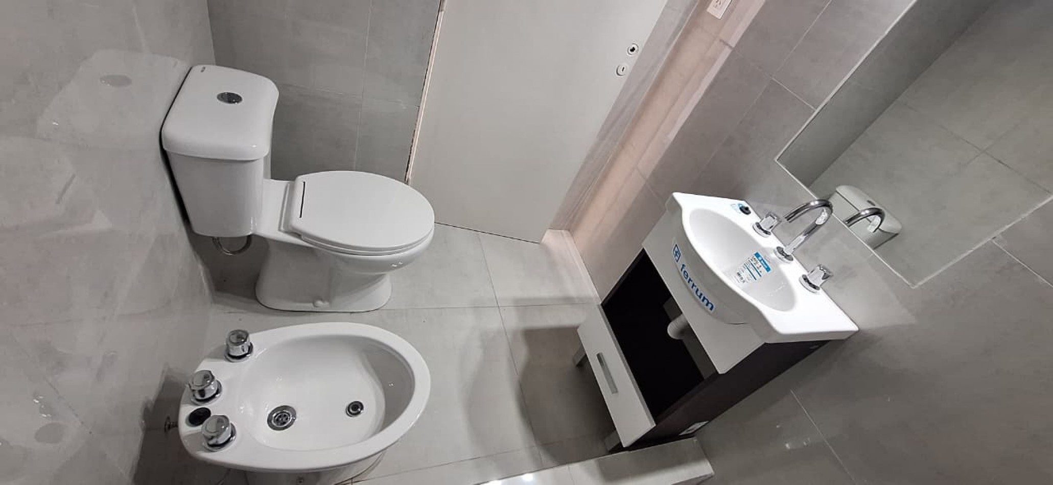 CASA 3 AMBIENTES RECICLADA EN EL BARRIO PARQUE LURO. A MEDIA CUADRA DE AV. TEJEDOR