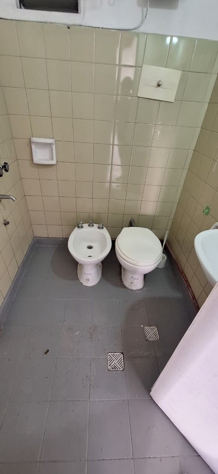 CASA 3 AMBIENTES RECICLADA EN EL BARRIO PARQUE LURO. A MEDIA CUADRA DE AV. TEJEDOR