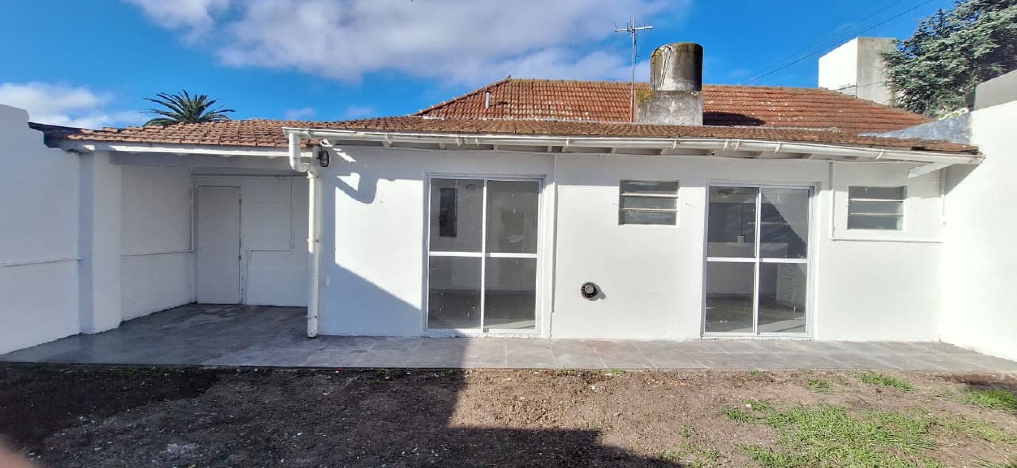 CASA 3 AMBIENTES RECICLADA EN EL BARRIO PARQUE LURO. A MEDIA CUADRA DE AV. TEJEDOR