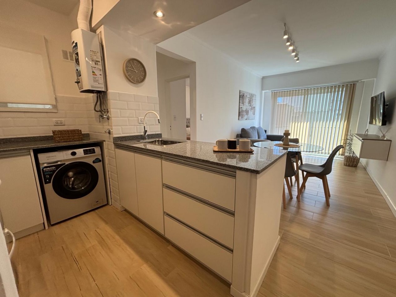 DEPARTAMENTO 2 AMBIENTES A LA CALLE CON BALCON FRANCES EN PLAZA COLON