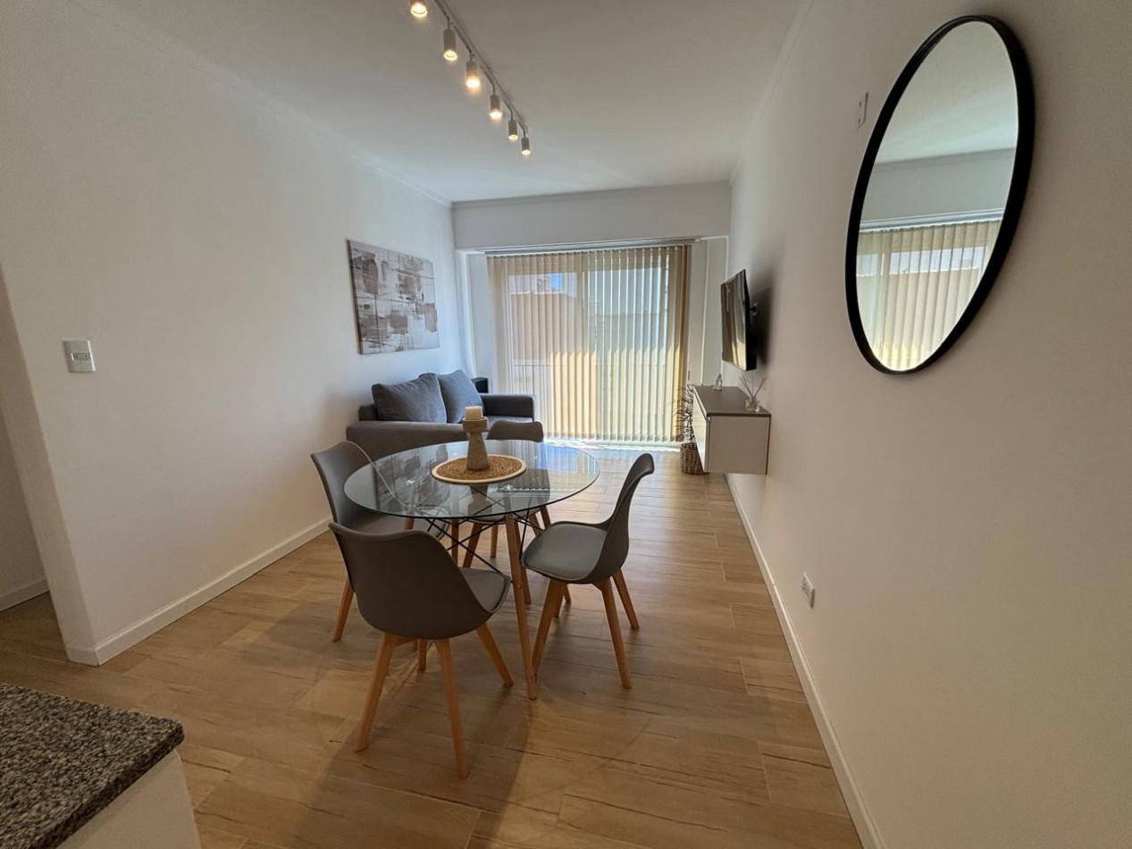 DEPARTAMENTO 2 AMBIENTES A LA CALLE CON BALCON FRANCES EN PLAZA COLON