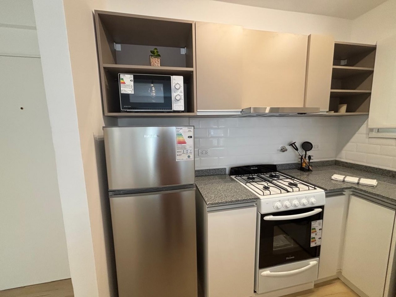 DEPARTAMENTO 2 AMBIENTES A LA CALLE CON BALCON FRANCES EN PLAZA COLON