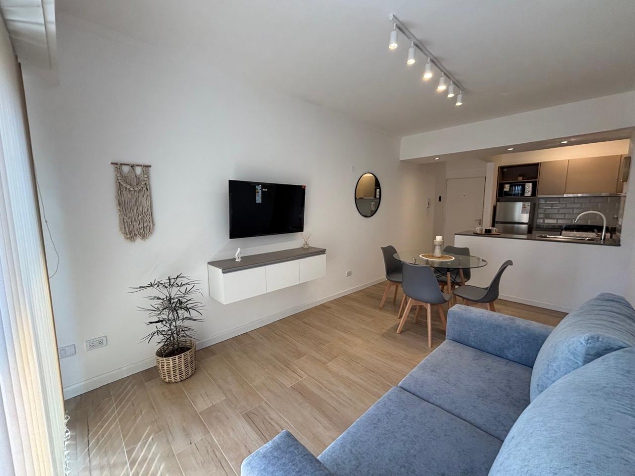 DEPARTAMENTO 2 AMBIENTES A LA CALLE CON BALCON FRANCES EN PLAZA COLON