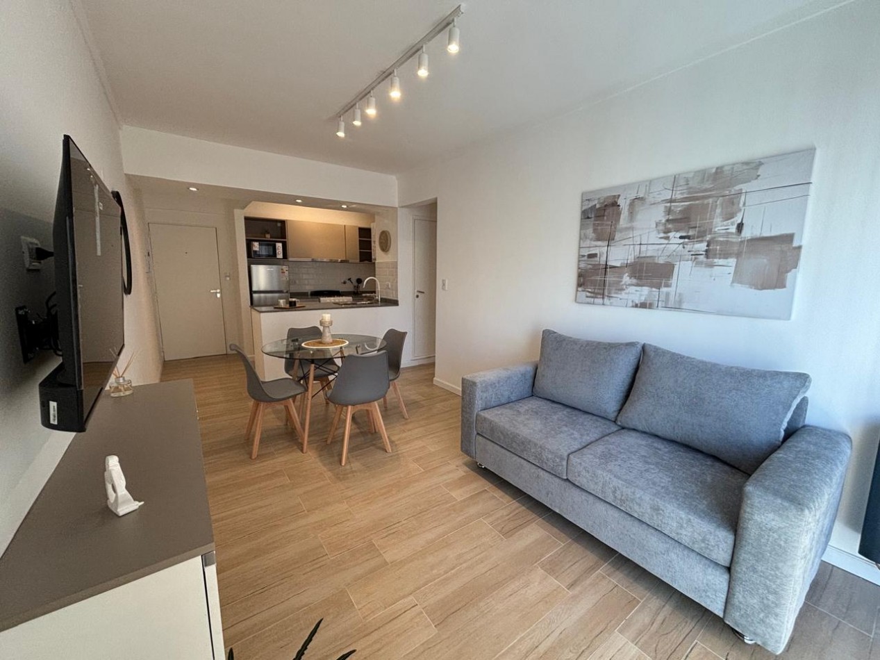 DEPARTAMENTO 2 AMBIENTES A LA CALLE CON BALCON FRANCES EN PLAZA COLON