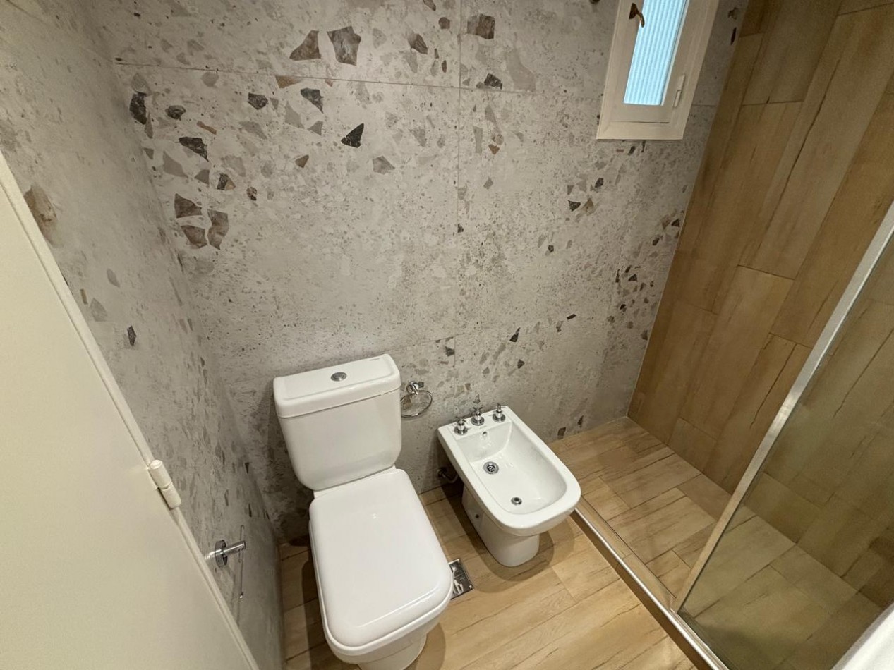 DEPARTAMENTO 2 AMBIENTES A LA CALLE CON BALCON FRANCES EN PLAZA COLON