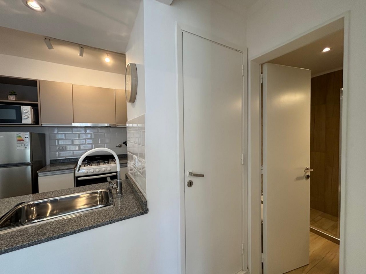 DEPARTAMENTO 2 AMBIENTES A LA CALLE CON BALCON FRANCES EN PLAZA COLON