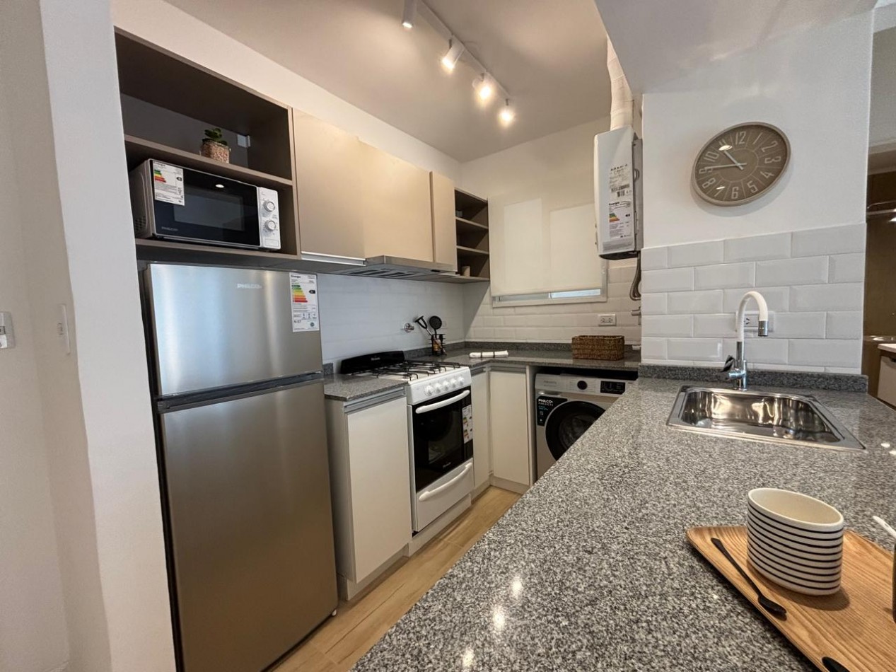 DEPARTAMENTO 2 AMBIENTES A LA CALLE CON BALCON FRANCES EN PLAZA COLON