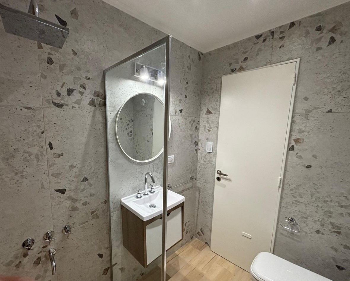 DEPARTAMENTO 2 AMBIENTES A LA CALLE CON BALCON FRANCES EN PLAZA COLON