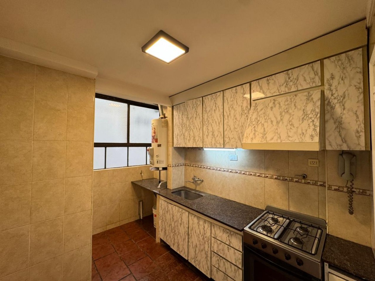 DEPARTAMENTO DE 3 AMB CON DEPENDENCIA DE SERVICIO AL CONTRAFRENTE EN PLAZA COLON. APTO CREDITO