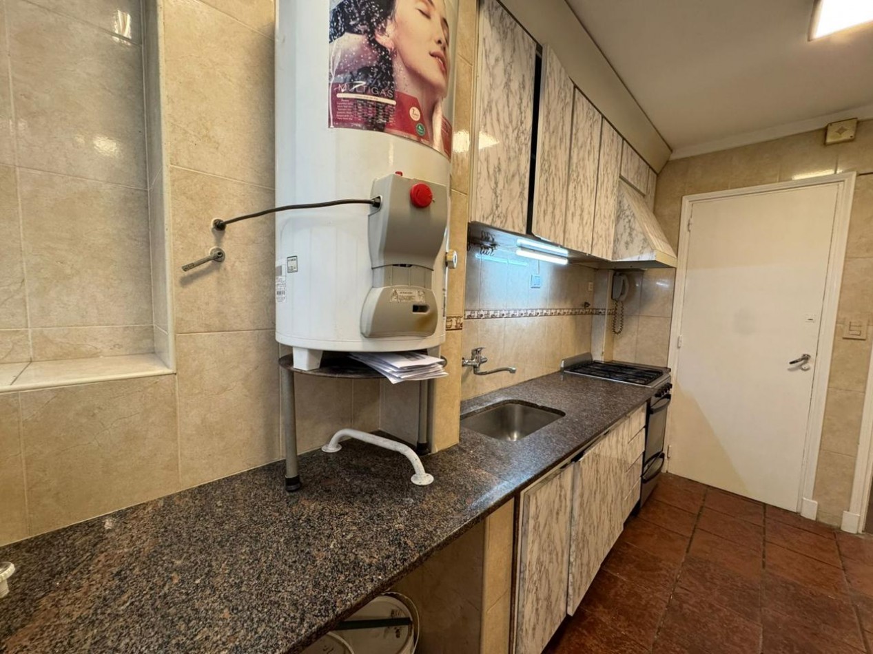 DEPARTAMENTO DE 3 AMB CON DEPENDENCIA DE SERVICIO AL CONTRAFRENTE EN PLAZA COLON. APTO CREDITO