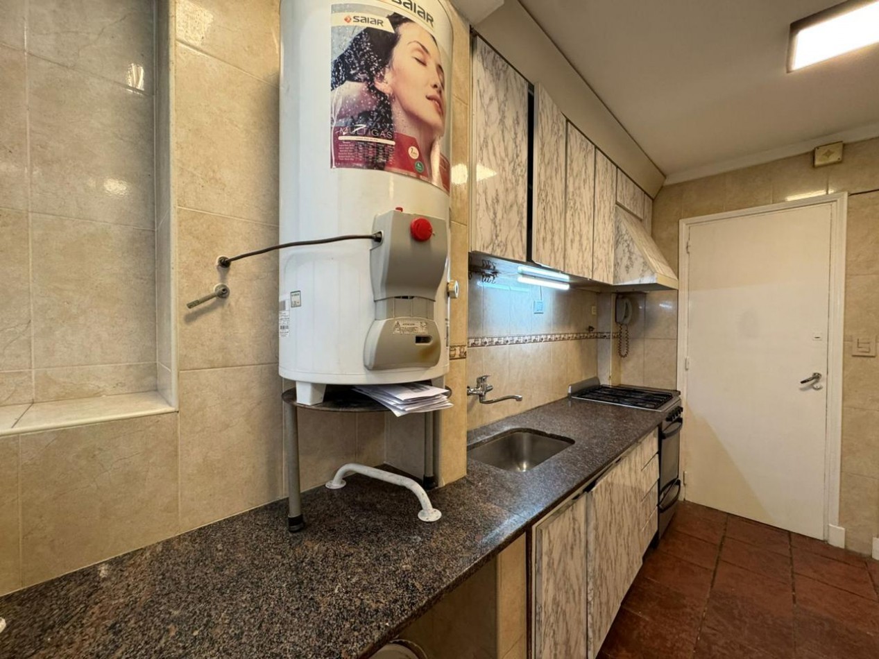 DEPARTAMENTO DE 3 AMB CON DEPENDENCIA DE SERVICIO AL CONTRAFRENTE EN PLAZA COLON. APTO CREDITO