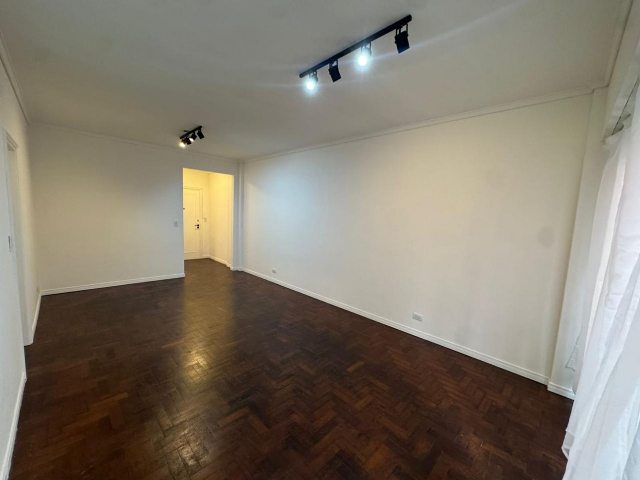 DEPARTAMENTO DE 3 AMB CON DEPENDENCIA DE SERVICIO AL CONTRAFRENTE EN PLAZA COLON. APTO CREDITO