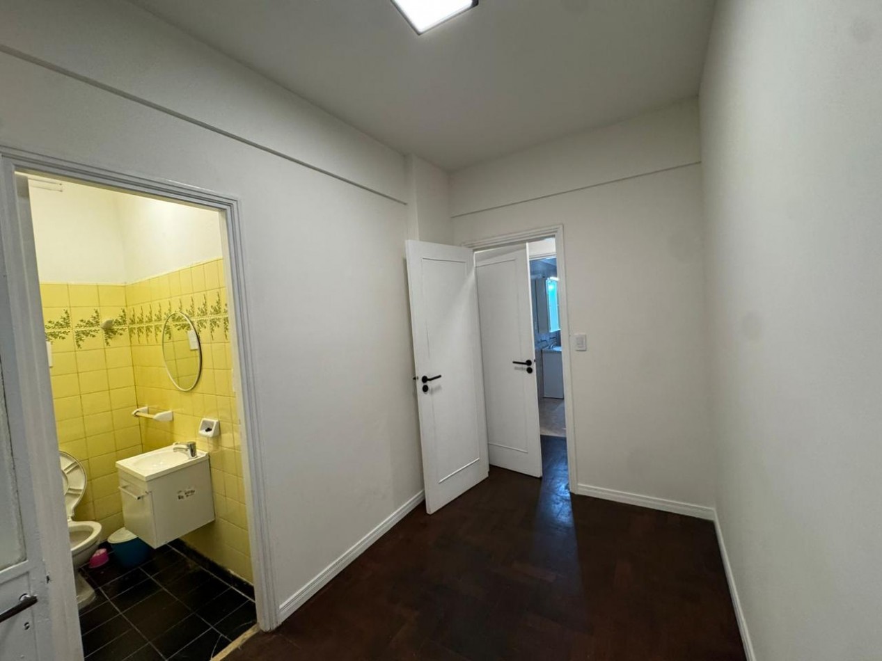 DEPARTAMENTO DE 3 AMB CON DEPENDENCIA DE SERVICIO AL CONTRAFRENTE EN PLAZA COLON. APTO CREDITO