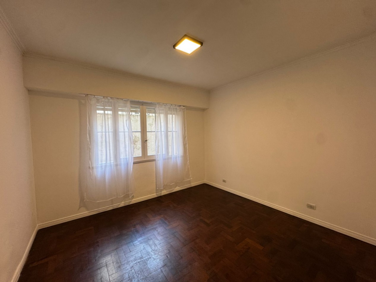 DEPARTAMENTO DE 3 AMB CON DEPENDENCIA DE SERVICIO AL CONTRAFRENTE EN PLAZA COLON. APTO CREDITO