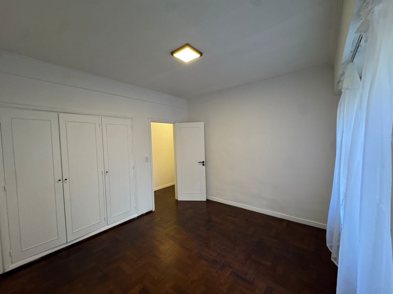 DEPARTAMENTO DE 3 AMB CON DEPENDENCIA DE SERVICIO AL CONTRAFRENTE EN PLAZA COLON. APTO CREDITO