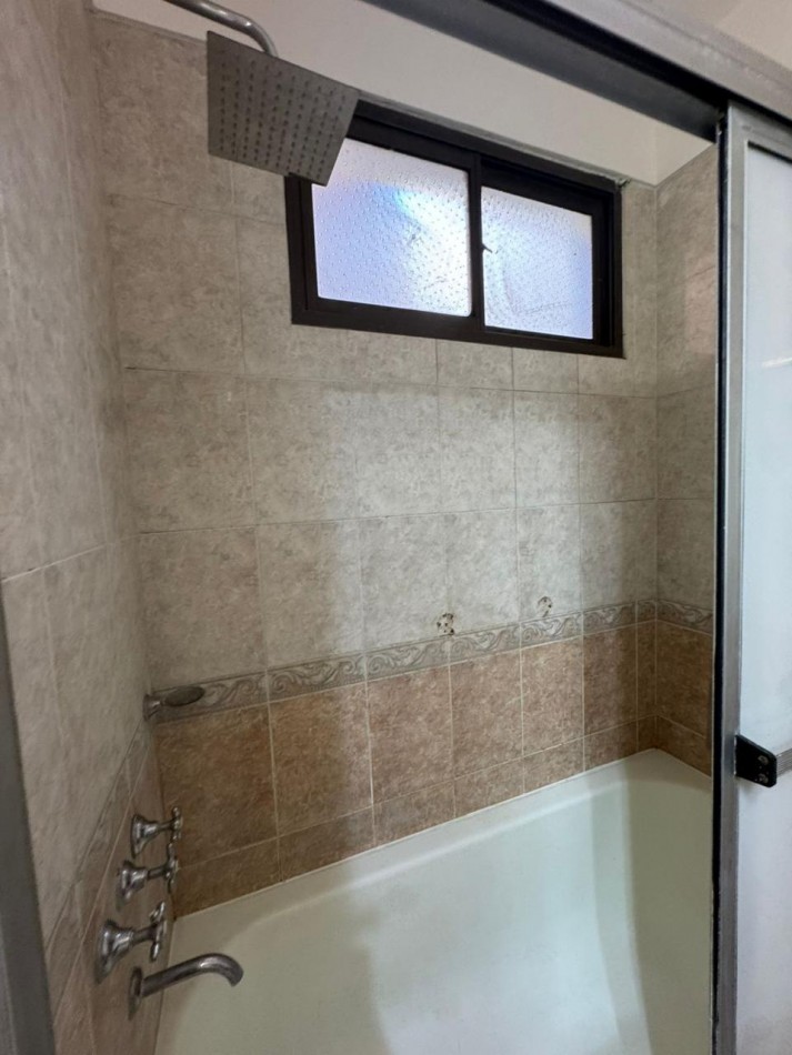 DEPARTAMENTO DE 3 AMB CON DEPENDENCIA DE SERVICIO AL CONTRAFRENTE EN PLAZA COLON. APTO CREDITO