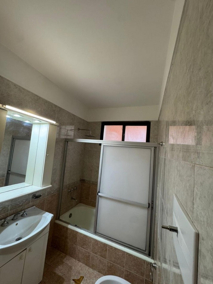 DEPARTAMENTO DE 3 AMB CON DEPENDENCIA DE SERVICIO AL CONTRAFRENTE EN PLAZA COLON. APTO CREDITO