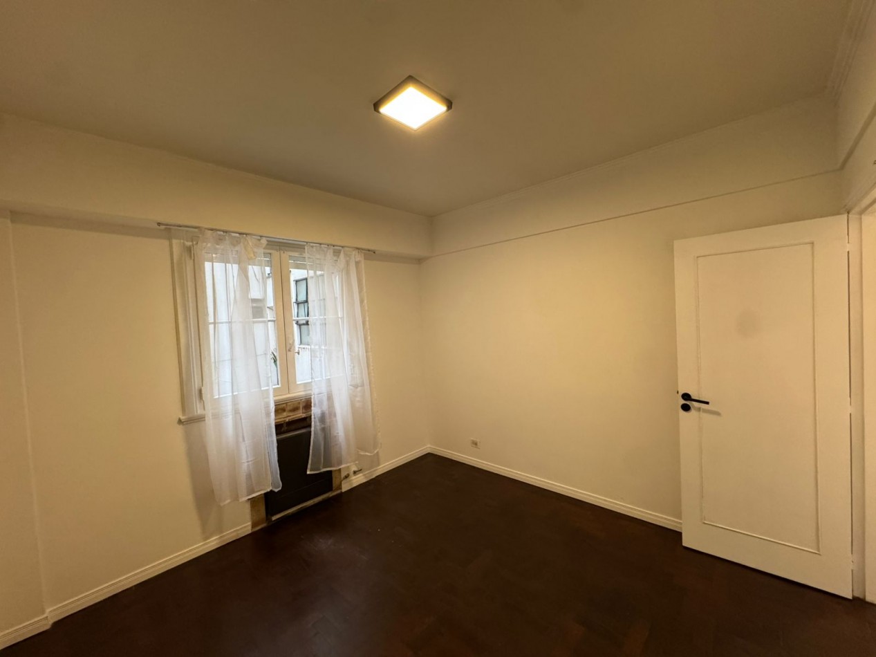 DEPARTAMENTO DE 3 AMB CON DEPENDENCIA DE SERVICIO AL CONTRAFRENTE EN PLAZA COLON. APTO CREDITO