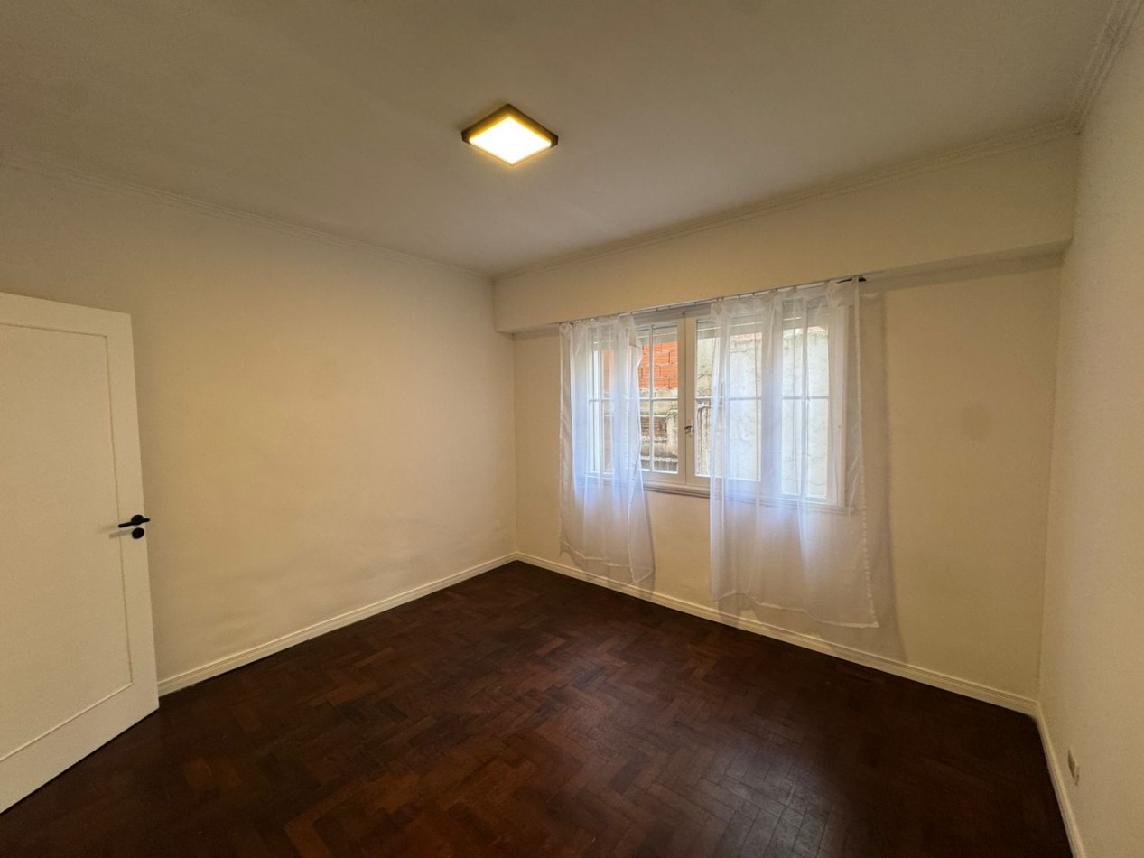 DEPARTAMENTO DE 3 AMB CON DEPENDENCIA DE SERVICIO AL CONTRAFRENTE EN PLAZA COLON. APTO CREDITO