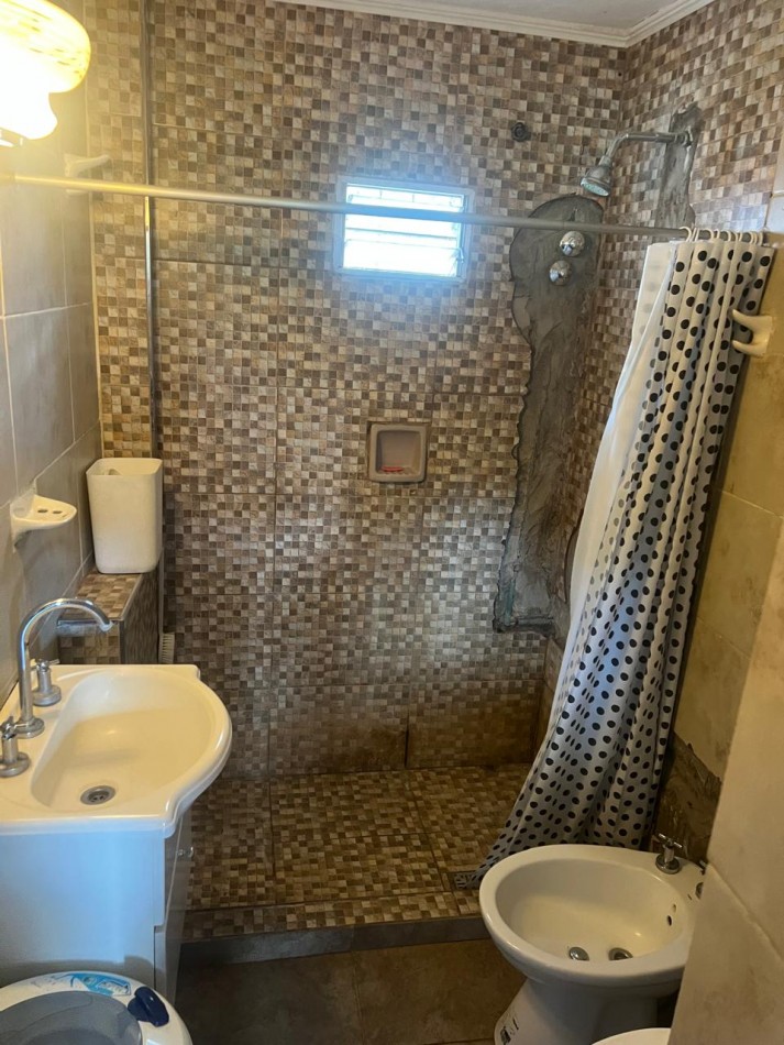 CASA ALPINA DE 3 AMBIENTES CON PATIO EN SANTA ELENA