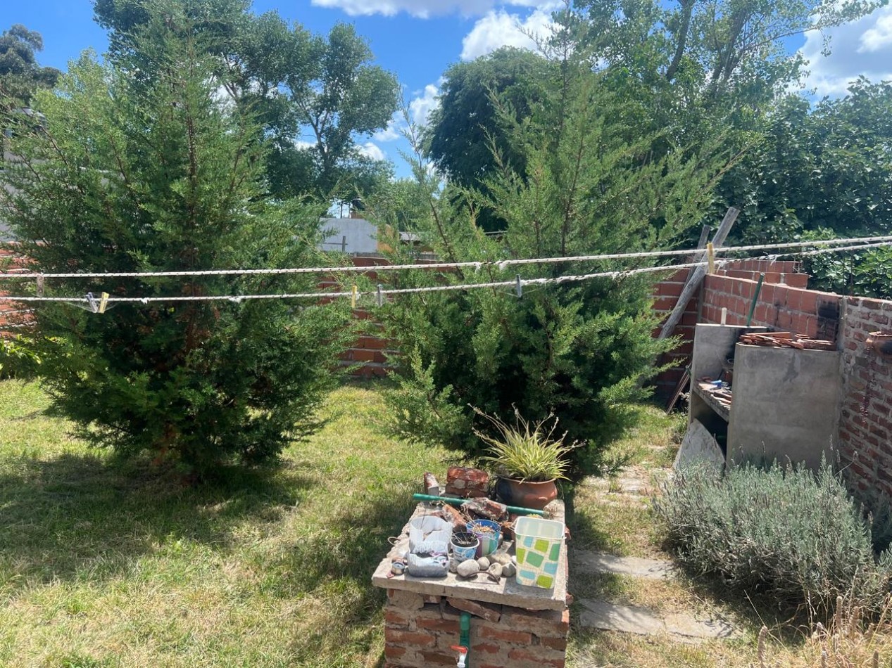 CASA ALPINA DE 3 AMBIENTES CON PATIO EN SANTA ELENA