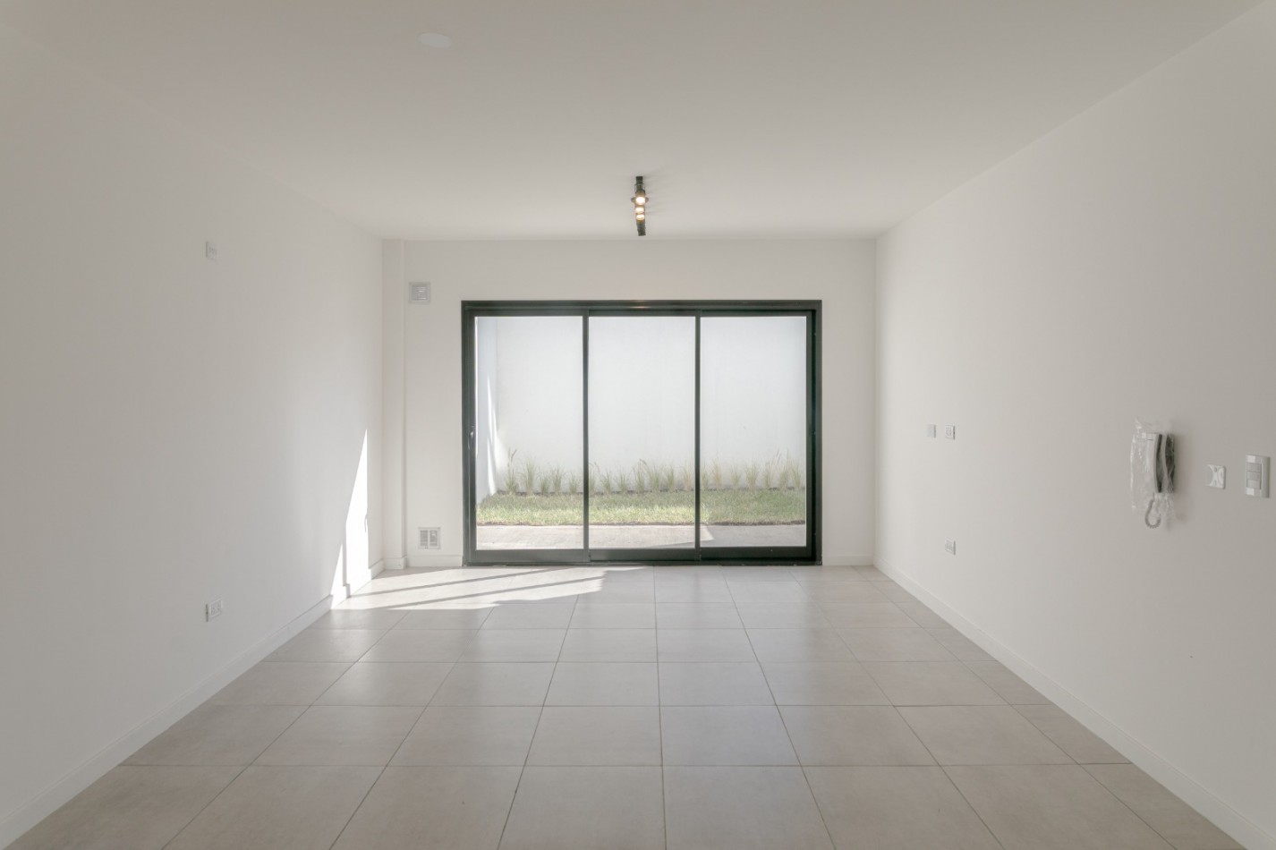 PH 2 AMBIENTES PLANTA BAJA CON JARDIN Y PARRILLA A EESTRENAR EN SAN JOSE