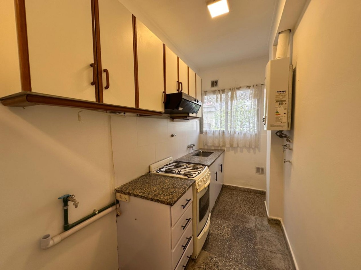 DEPARTAMENTO 3 AMBIENTES EXTERNO CON BALCON A LA CALLE EN EL CENTRO