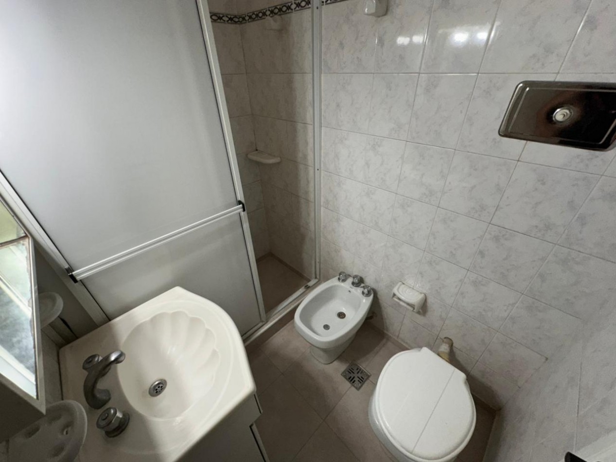 DEPARTAMENTO 3 AMBIENTES EXTERNO CON BALCON A LA CALLE EN EL CENTRO