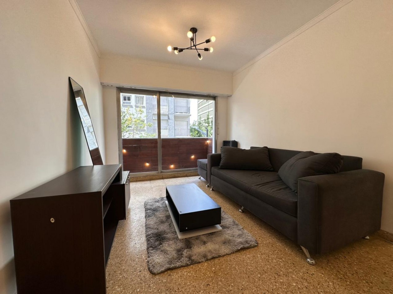 DEPARTAMENTO 3 AMBIENTES EXTERNO CON BALCON A LA CALLE EN EL CENTRO