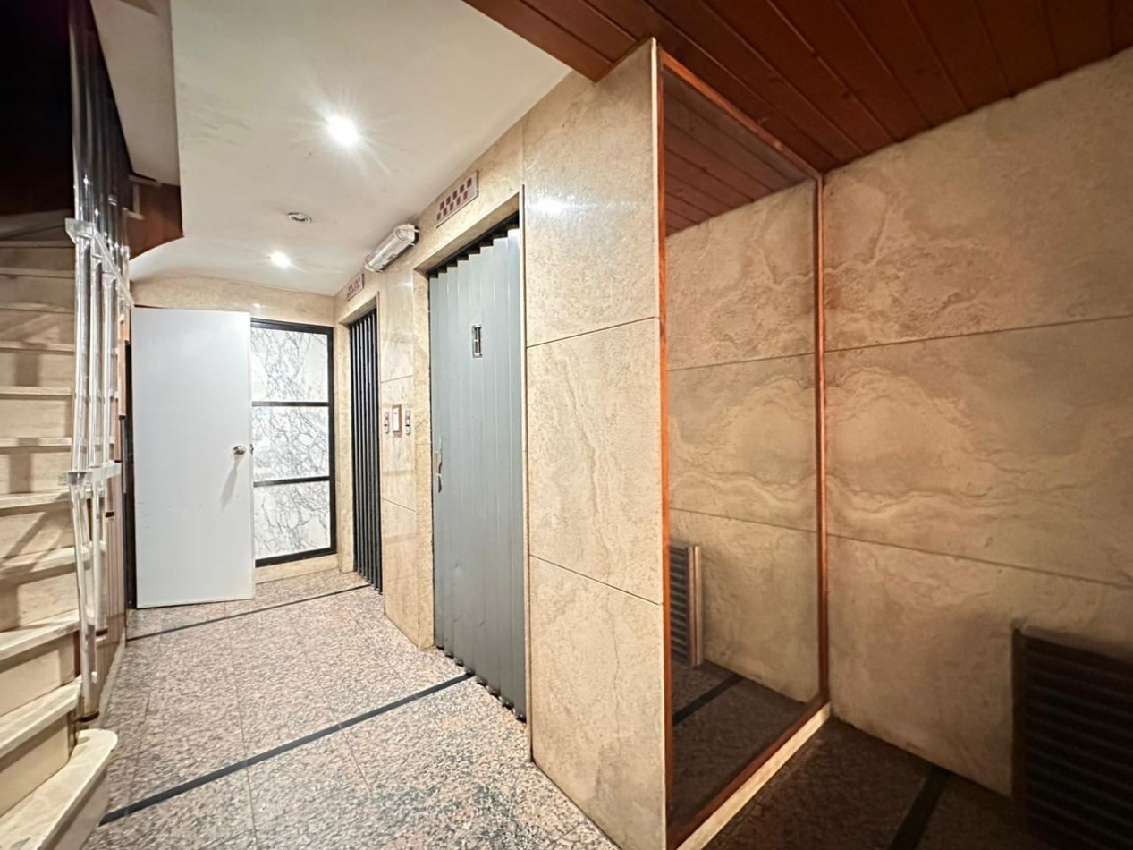 DEPARTAMENTO 3 AMBIENTES EXTERNO CON BALCON A LA CALLE EN EL CENTRO