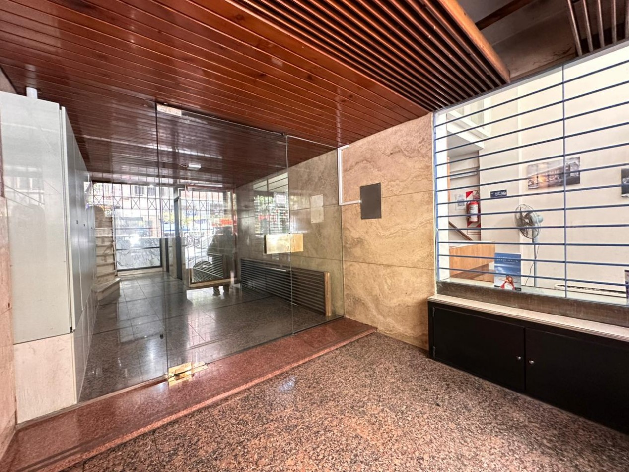 DEPARTAMENTO 3 AMBIENTES EXTERNO CON BALCON A LA CALLE EN EL CENTRO