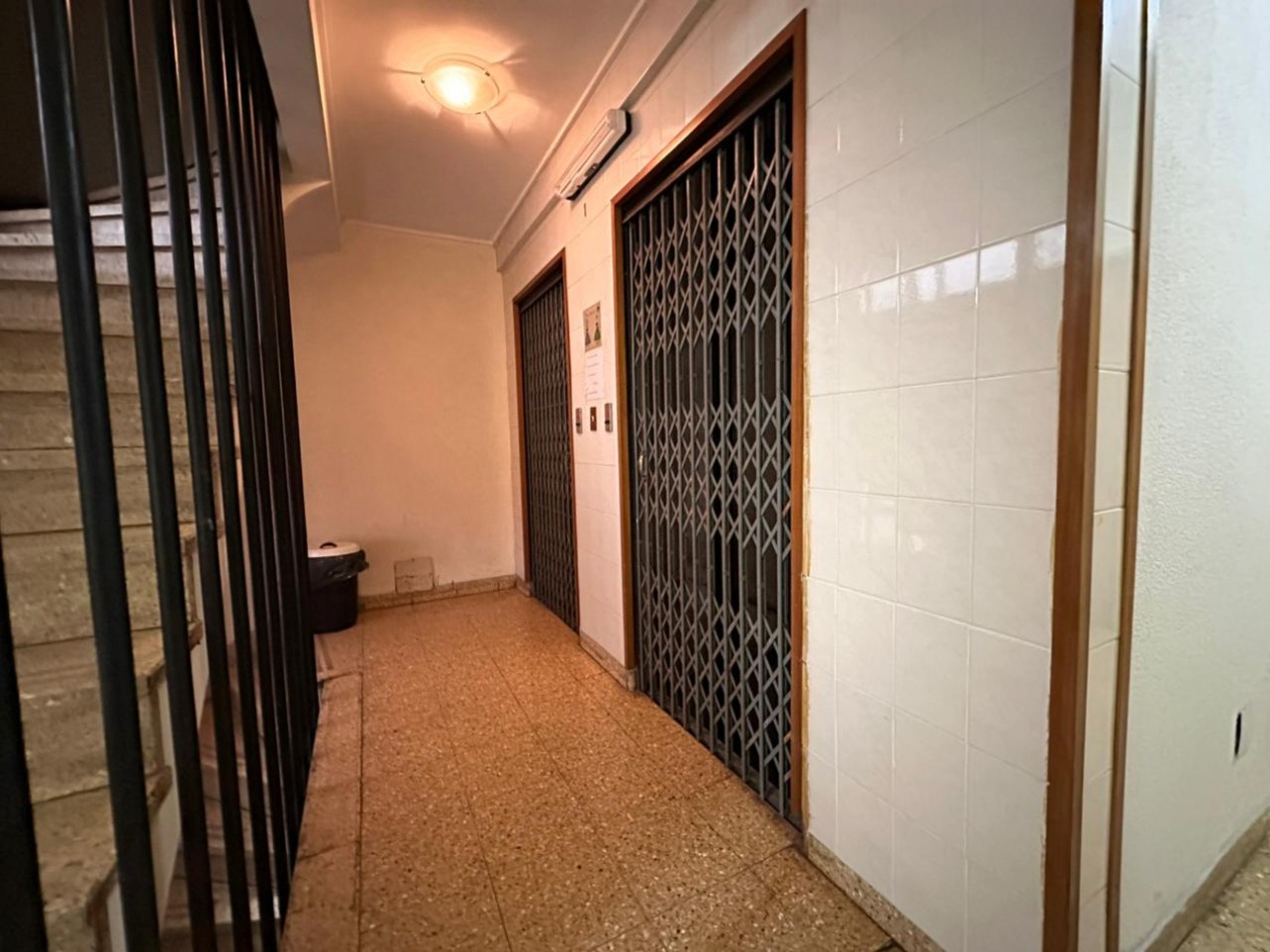 DEPARTAMENTO 3 AMBIENTES EXTERNO CON BALCON A LA CALLE EN EL CENTRO