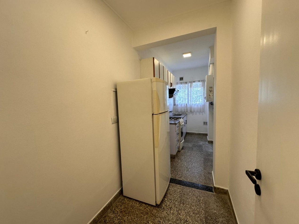 DEPARTAMENTO 3 AMBIENTES EXTERNO CON BALCON A LA CALLE EN EL CENTRO