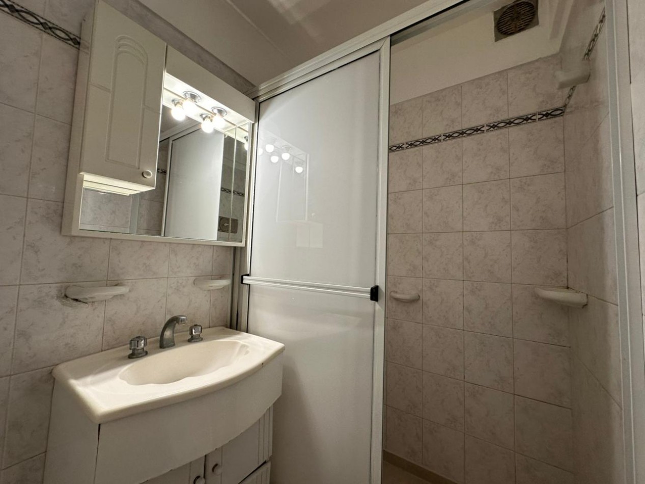 DEPARTAMENTO 3 AMBIENTES EXTERNO CON BALCON A LA CALLE EN EL CENTRO