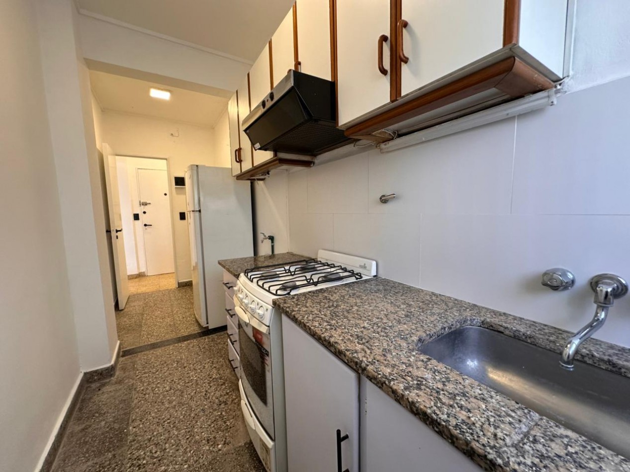 DEPARTAMENTO 3 AMBIENTES EXTERNO CON BALCON A LA CALLE EN EL CENTRO