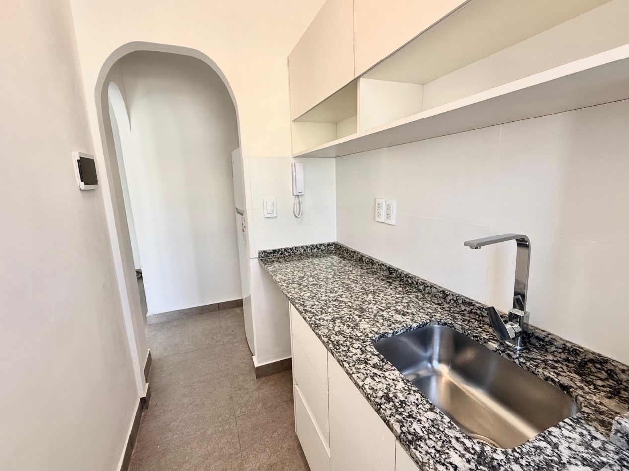 DEPARTAMENTO 2 AMBIENTES CON BALCON FRANCES EN ALDREY VENDE Y PERMUTA