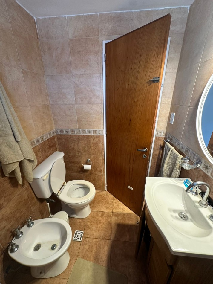 DEPARTAMENTO 2 AMBIENTES AL FRENTE CON DOS BALCONES EN CONSTITUCION VENDE Y PERMUTA