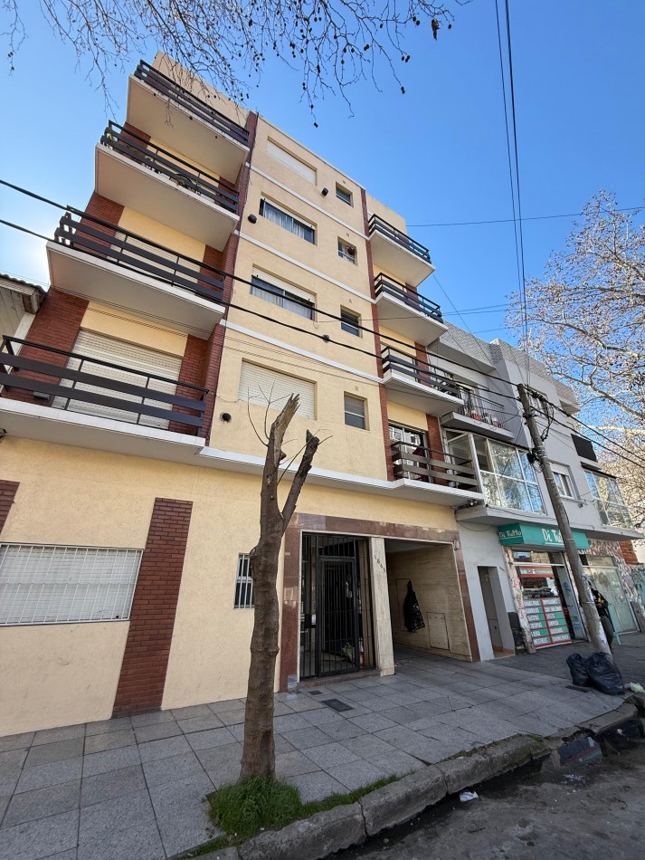 ESPACIO DE COCHERA SOBRE CALLE ALVARADO Y SARMIENTO EN ALDREY