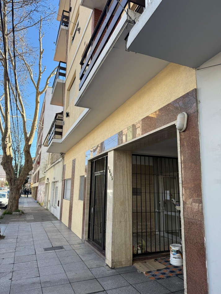 ESPACIO DE COCHERA SOBRE CALLE ALVARADO Y SARMIENTO EN ALDREY