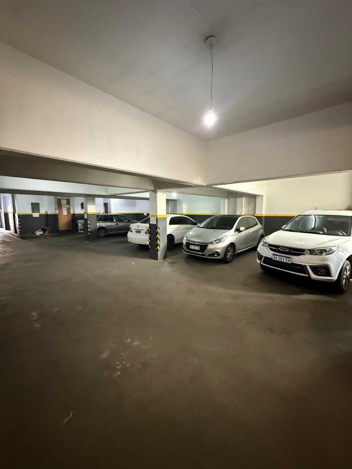 ESPACIO DE COCHERA SOBRE CALLE ALVARADO Y SARMIENTO EN ALDREY