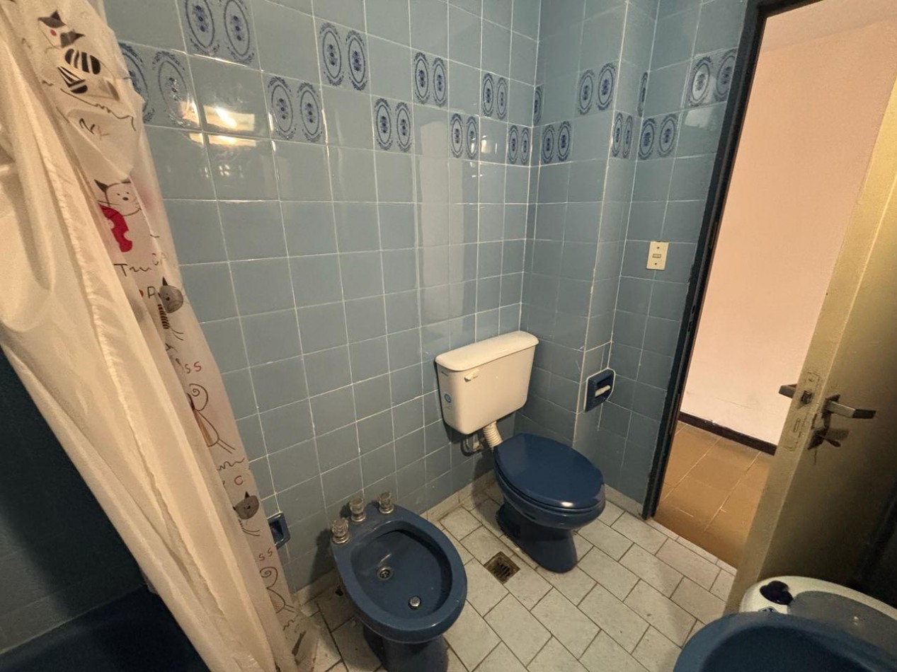 DEPARTAMENTO 1 AMBIENTE CON BALCON FRANCES EN ESTADO ORIGINAL EN PLAZA MITRE