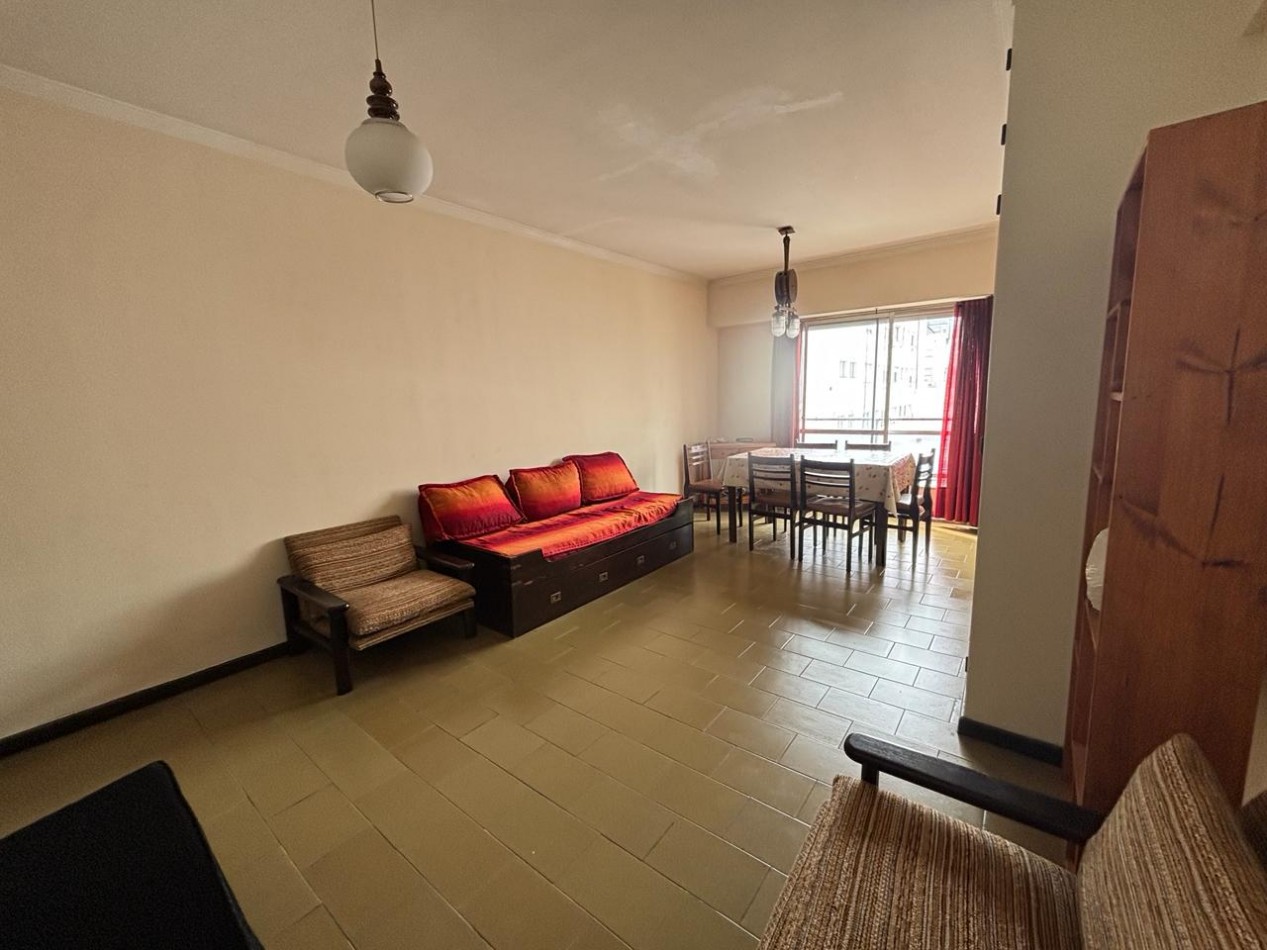 DEPARTAMENTO 1 AMBIENTE CON BALCON FRANCES EN ESTADO ORIGINAL EN PLAZA MITRE