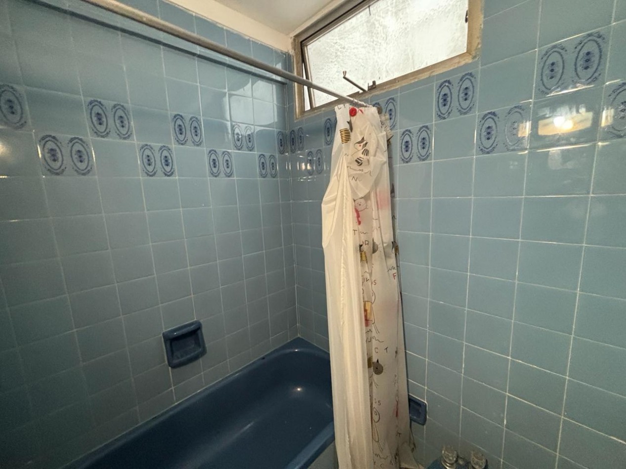 DEPARTAMENTO 1 AMBIENTE CON BALCON FRANCES EN ESTADO ORIGINAL EN PLAZA MITRE