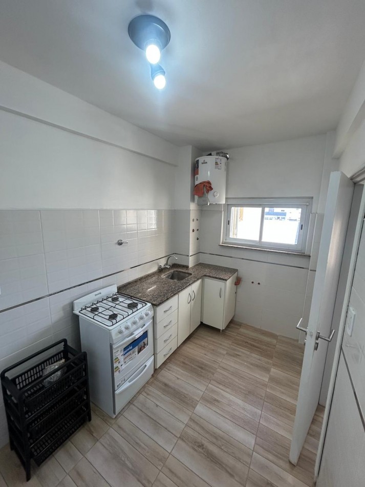 DEPARTAMENTO 3 AMBIENTES AL LATERAL EN CHAUVIN