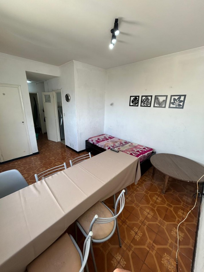 DEPARTAMENTO 2 AMBIENTES LATERAL CON DEPENDENCIA Y VISTA AL MAR EN PUNTA IGLESIA