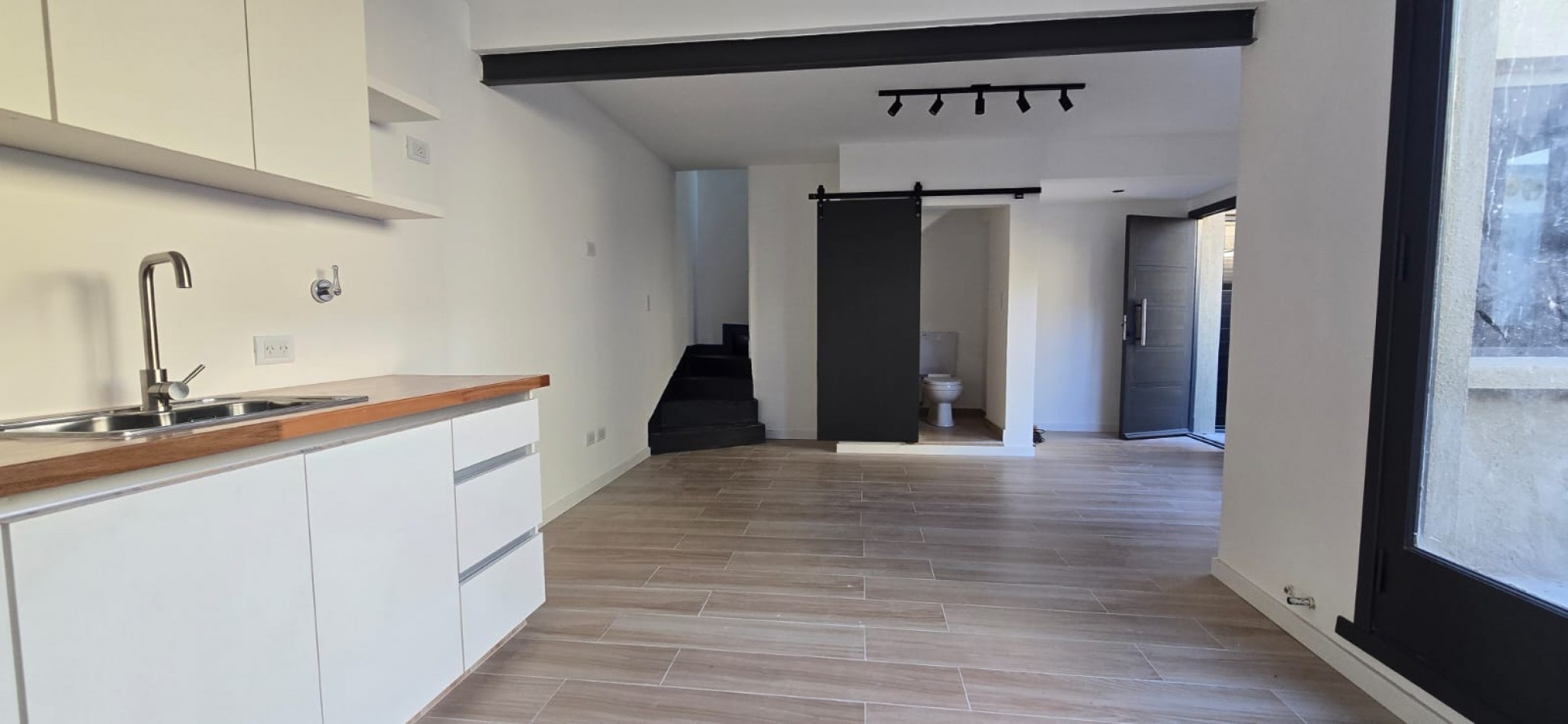 PH 3 AMB RECICLADO AL FONDO CON TERRAZA PROPIA EN NUEVA POMPEYA 